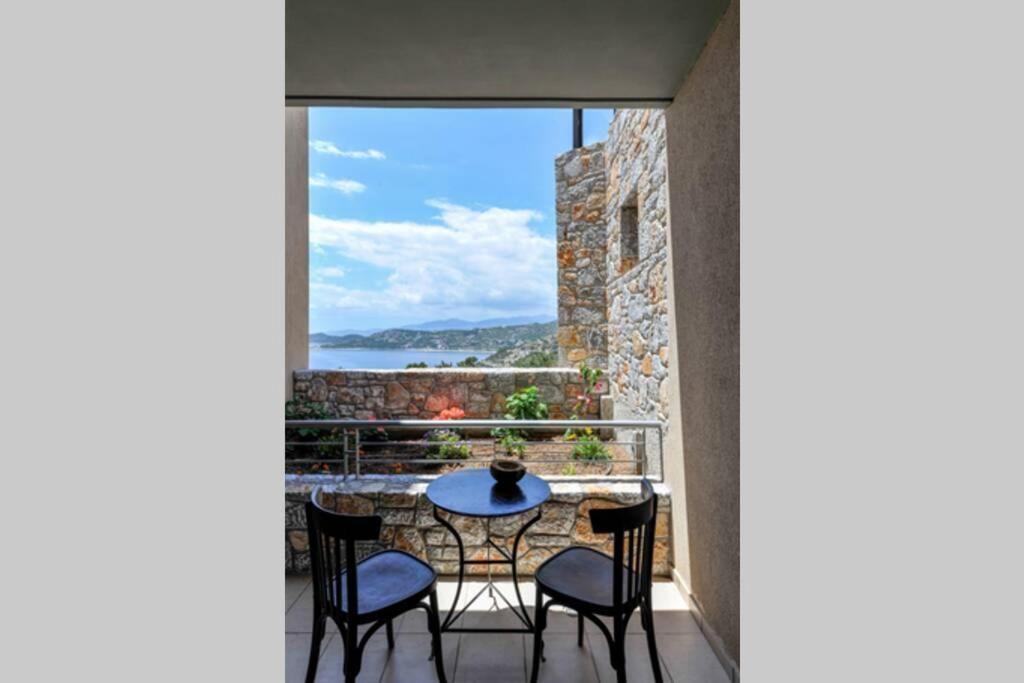 Wonderful Eco Friendly Villa Augustine Ampelo Luaran gambar